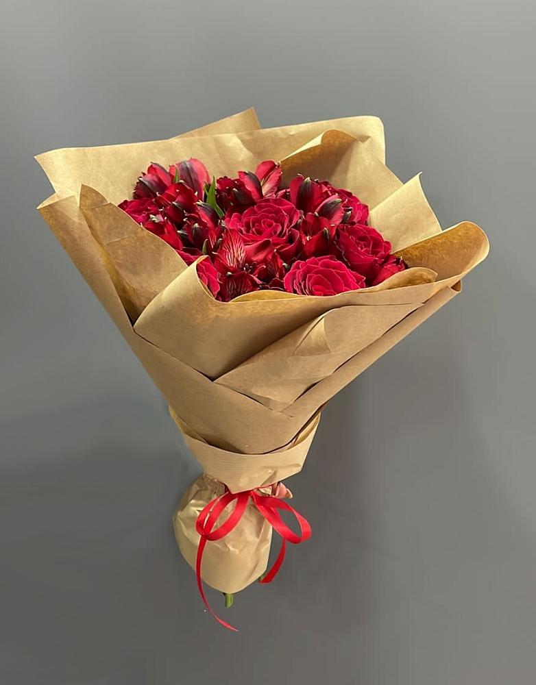 Букет цветов из: Альстромерии и Розы в Завитинске