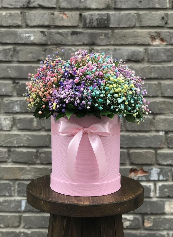 Цветочная композиция из Гипсофила и Розы в шляпной коробке в Завитинске