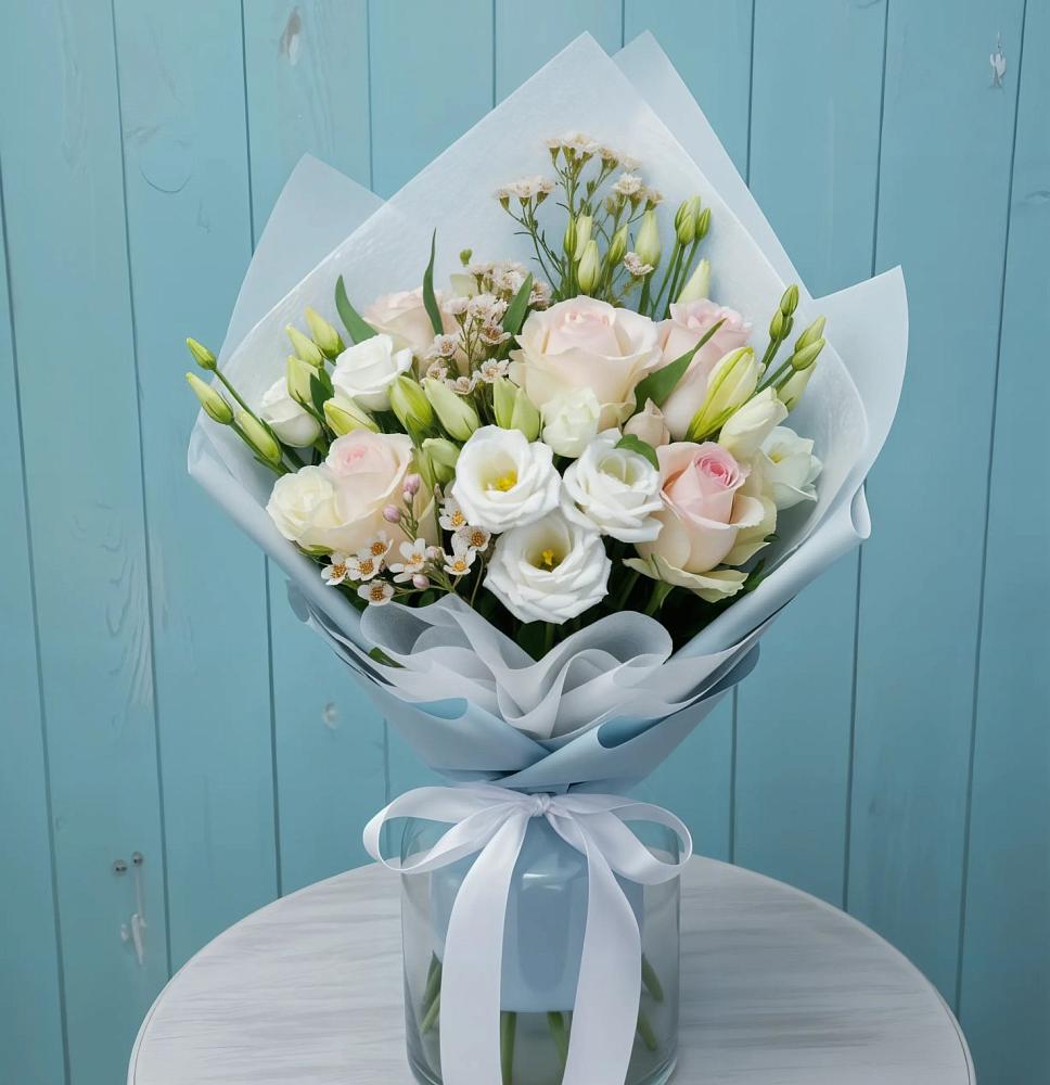 Букет цветов из: Розы и Лизиантусы в Завитинске