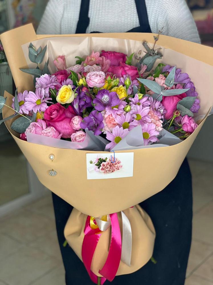 Букет цветов из: Хризантемы, Гвоздики и Альстромерии в Завитинске