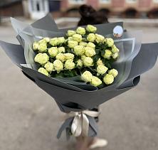 Букет Белые кустовые розы Солинеро в Завитинске