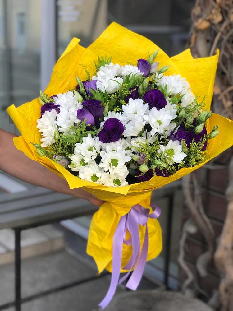 Букет цветов из: Ирисы, Хризантемы и Ромашки в Завитинске