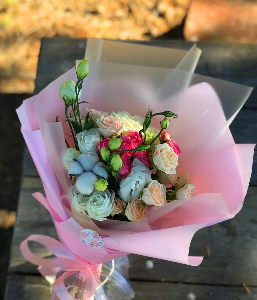 Букет цветов из: Розы и Лизиантусы в Завитинске