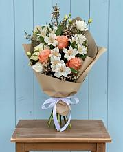 Букет цветов из:  Альстромерии, Лизиантусы, Розы и Хризантемы #REPLACE_PRED# Завитинске