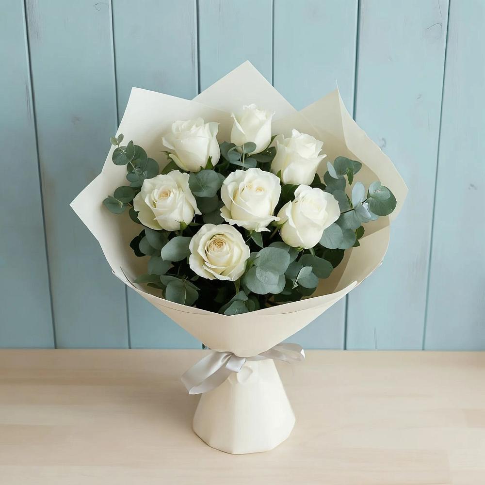 Букет Белые розы в Эвкалипте в Завитинске