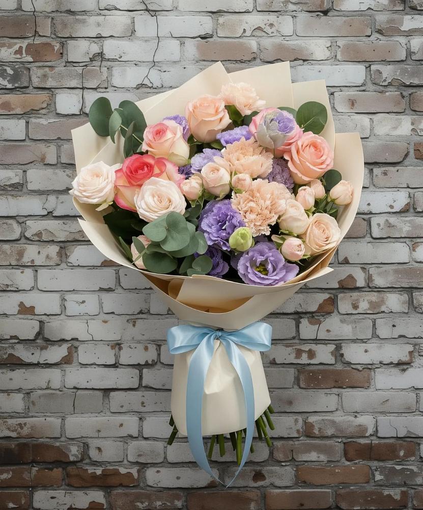 Букет цветов из: Розы, Лизиантусы и Гвоздики в Завитинске