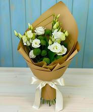 Букет цветов из:  Хризантемы и Лизиантусы в Завитинске