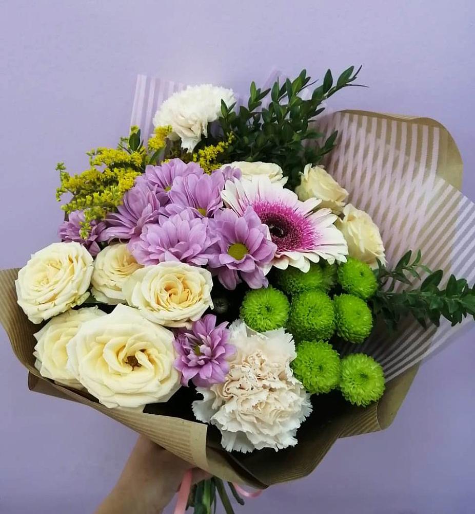 Букет цветов из: Хризантемы, Розы, Гвоздики и Герберы в Завитинске