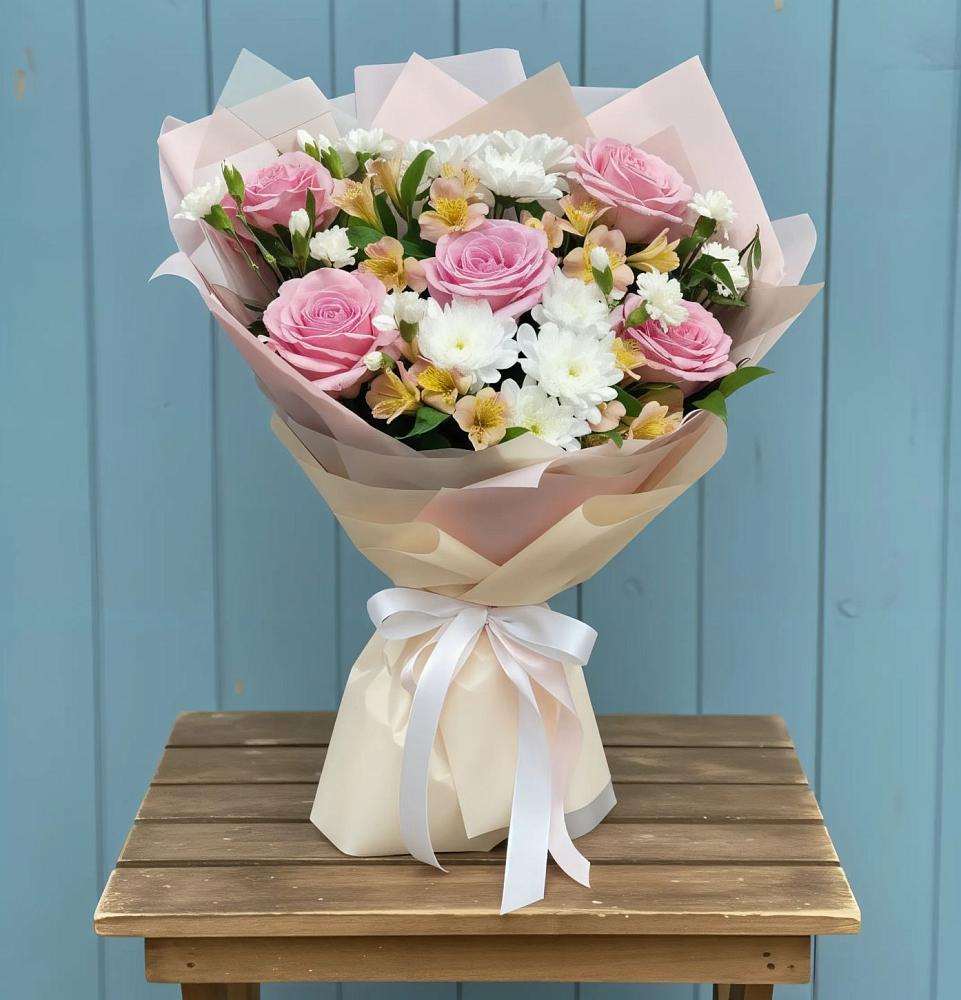 Букет цветов из: Гвоздики, Орхидеи и Розы в Завитинске