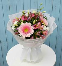 Букет цветов из:  Герберы, Альстромерии и Лизиантусы в Завитинске