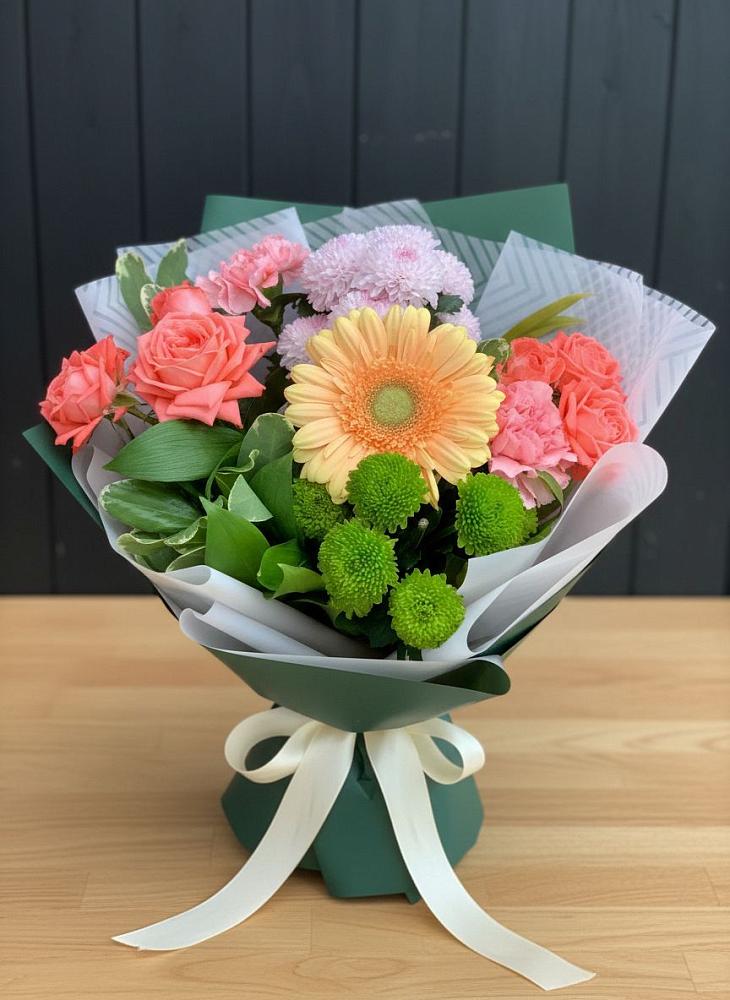 Букет цветов из: Гвоздики, Розы, Герберы и Хризантемы в Завитинске