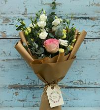 Букет цветов из:  Розы и Лизиантусы в Завитинске